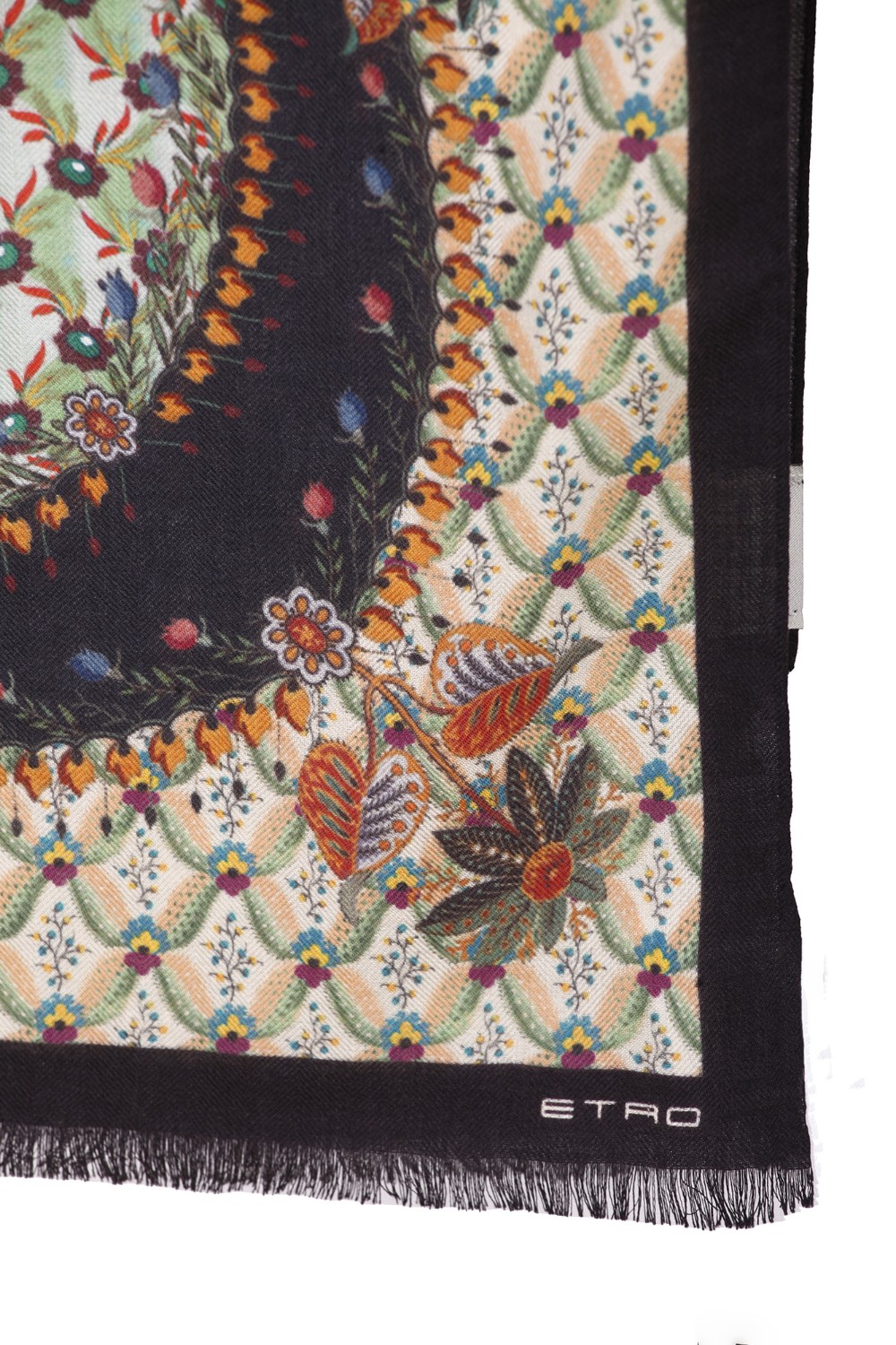 shop ETRO  Sciarpa: Etro foulard in seta.
Sciarpa in seta e cachemire, decorata da una stampa Floralia, caratterizzata da una bordatura piazzata ornamentale. La sciarpa è caratterizzata da un bordo sfrangiato.
Dimensioni: 70x170cm.
Composizione: 70% Cashmere 30% Seta.
Made in Italy.. 10007 9529-0500 number 3745789